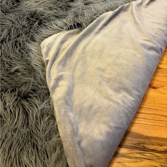 Shaggy Rug - Picture 3 of 3